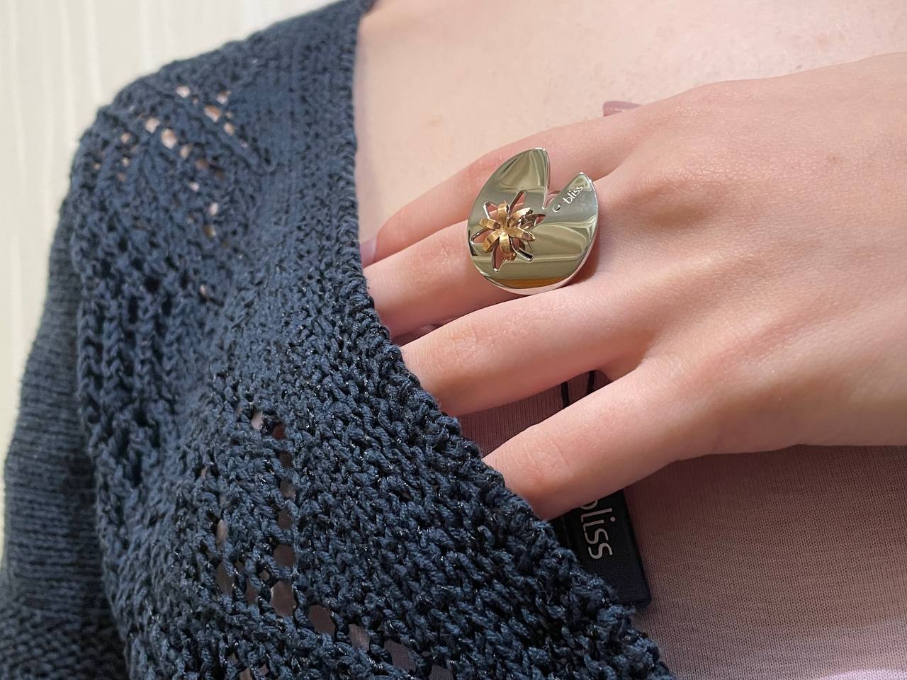 Кольцо с цветком медного цвета