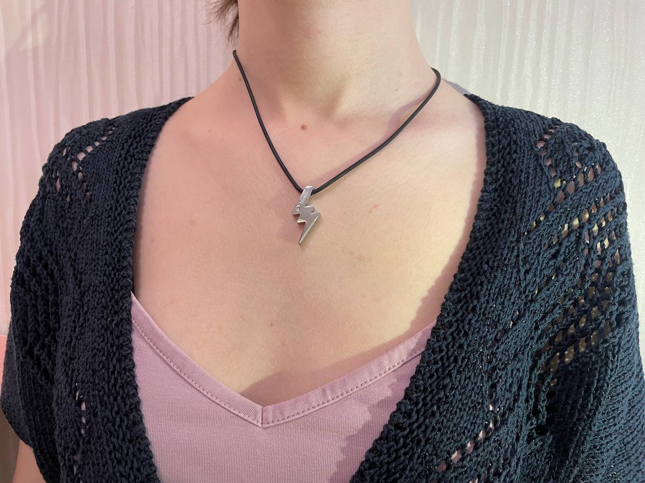 Колье с подвеской молния